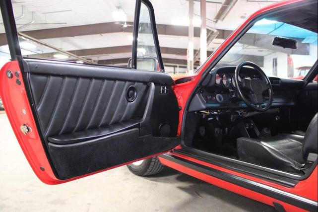 Photo of 1984 Red Porsche 911