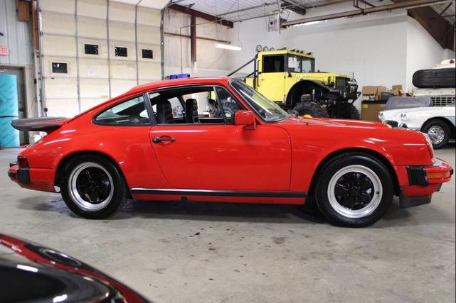 Photo of 1984 Red Porsche 911