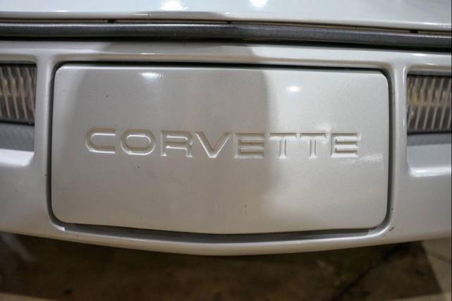 Photo of 1985 Silver Chevrolet Corvette