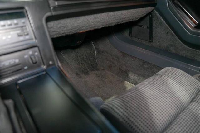 Photo of 1985 Silver Chevrolet Corvette