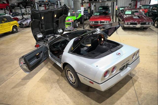Photo of 1985 Silver Chevrolet Corvette