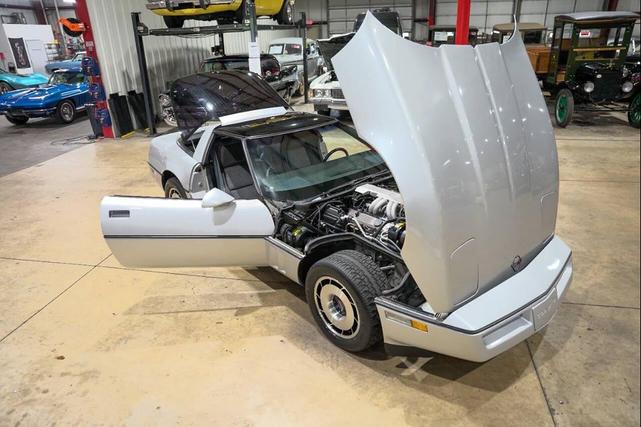 Photo of 1985 Silver Chevrolet Corvette