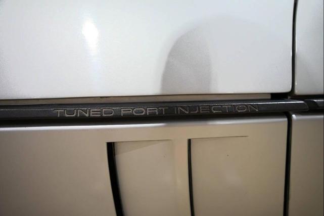 Photo of 1985 Silver Chevrolet Corvette