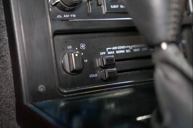 Photo of 1985 Silver Chevrolet Corvette