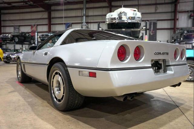 Photo of 1985 Silver Chevrolet Corvette