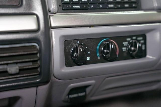 Photo of 1995 White Ford F-250