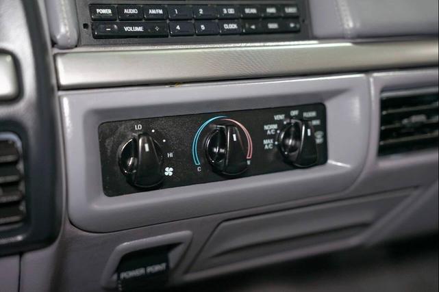 Photo of 1995 White Ford F-250