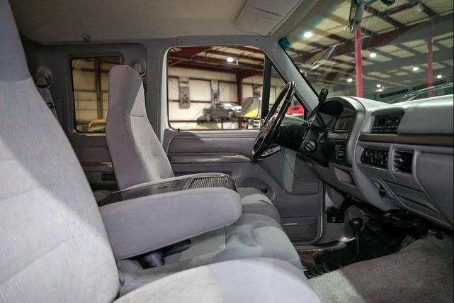 Photo of 1995 White Ford F-250