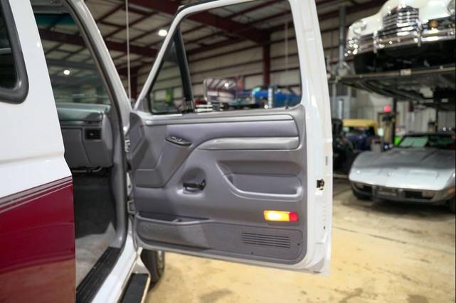 Photo of 1995 White Ford F-250