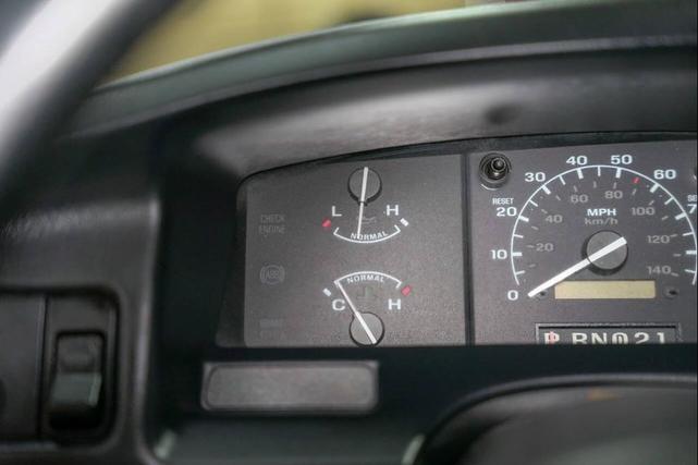 Photo of 1995 White Ford F-250