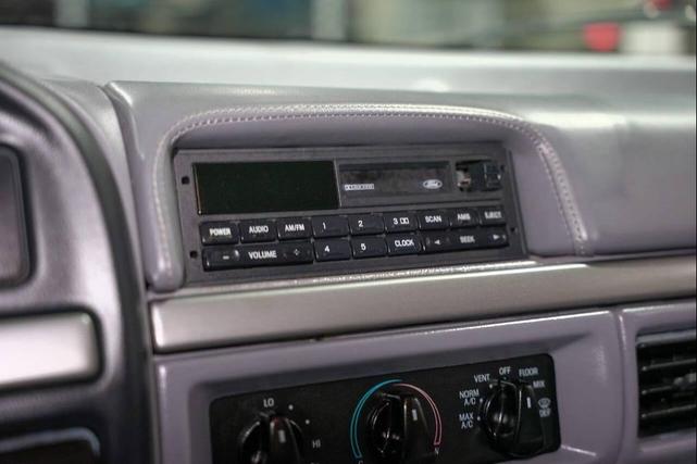 Photo of 1995 White Ford F-250