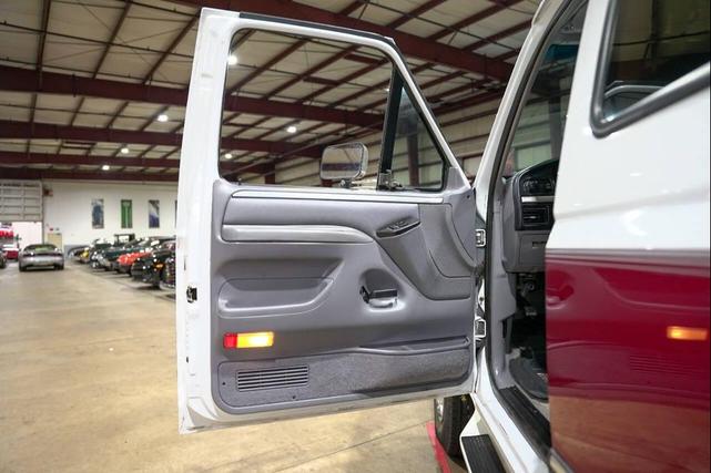Photo of 1995 White Ford F-250