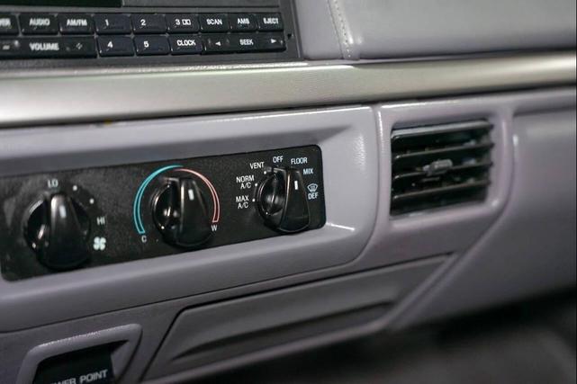 Photo of 1995 White Ford F-250