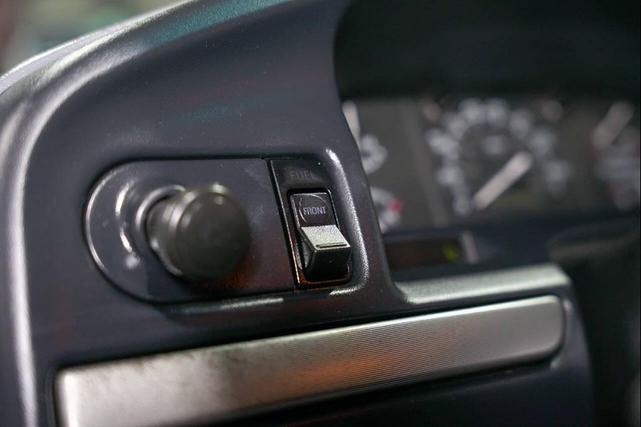 Photo of 1995 White Ford F-250