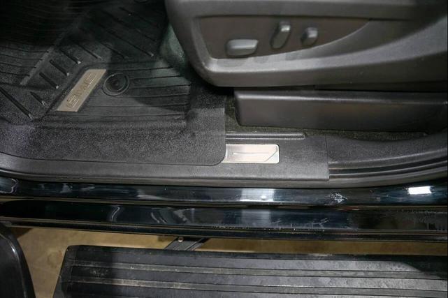 Photo of 2017 Black GMC Sierra 1500