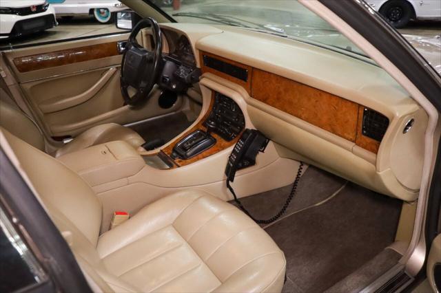 Photo of 1994 Gold Jaguar XJ6