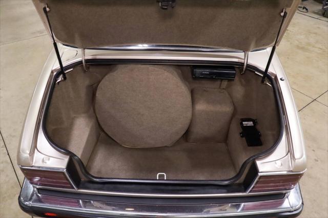 Photo of 1994 Gold Jaguar XJ6