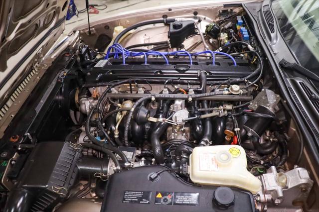 Photo of 1994 Gold Jaguar XJ6
