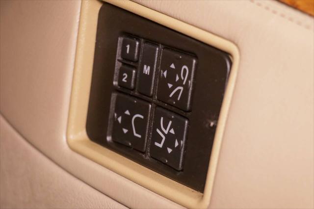 Photo of 1994 Gold Jaguar XJ6