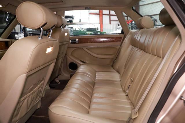 Photo of 1994 Gold Jaguar XJ6