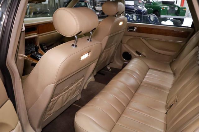 Photo of 1994 Gold Jaguar XJ6