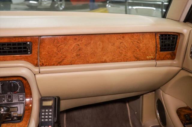 Photo of 1994 Gold Jaguar XJ6
