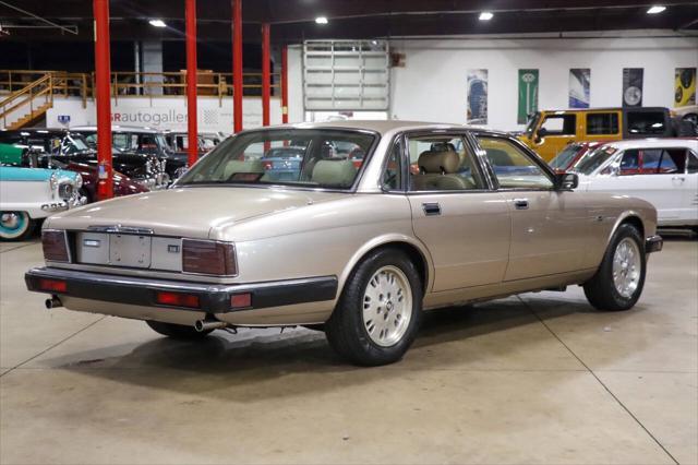 Photo of 1994 Gold Jaguar XJ6