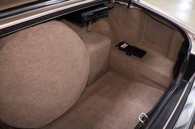 Photo of 1994 Gold Jaguar XJ6