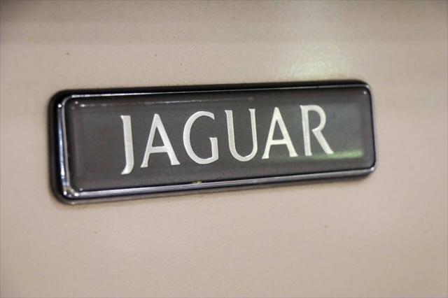Photo of 1994 Gold Jaguar XJ6