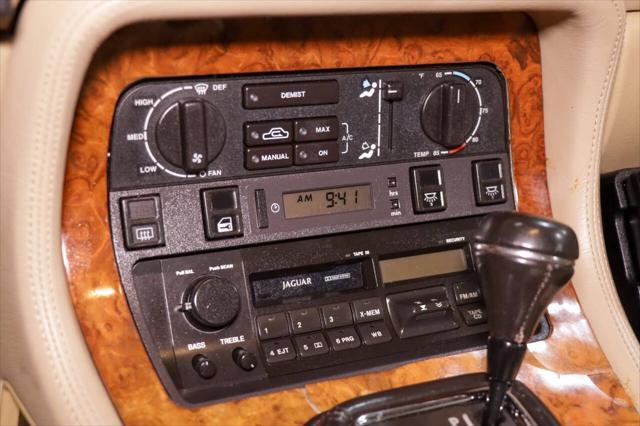 Photo of 1994 Gold Jaguar XJ6