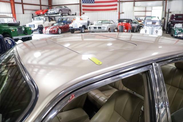Photo of 1994 Gold Jaguar XJ6