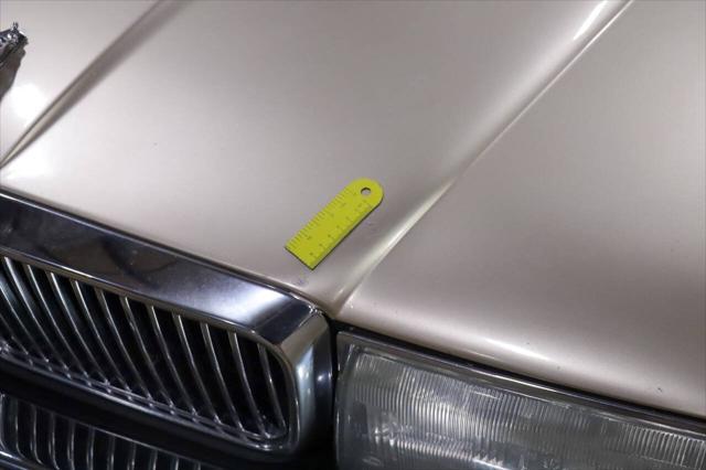 Photo of 1994 Gold Jaguar XJ6