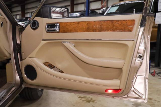 Photo of 1994 Gold Jaguar XJ6