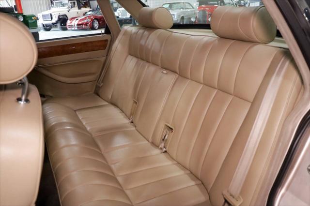 Photo of 1994 Gold Jaguar XJ6