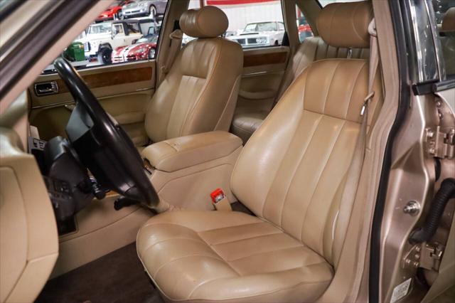 Photo of 1994 Gold Jaguar XJ6