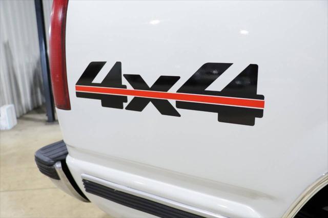 Photo of 1998 White GMC Sierra 1500