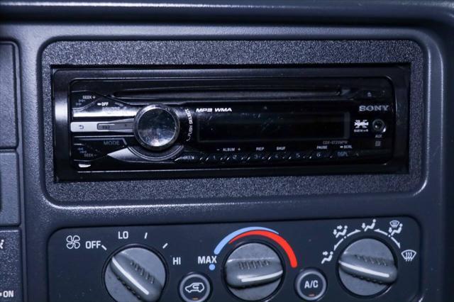 Photo of 1998 White GMC Sierra 1500