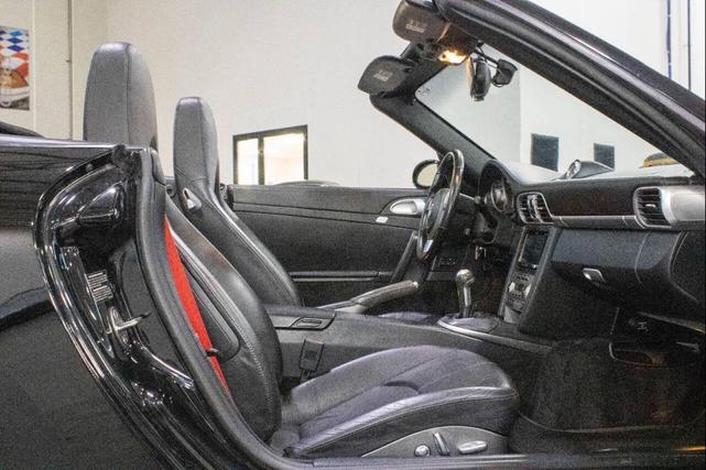 Photo of 2006 Black Porsche 911