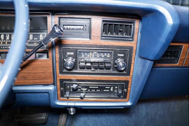 Photo of 1977 Blue Ford LTD