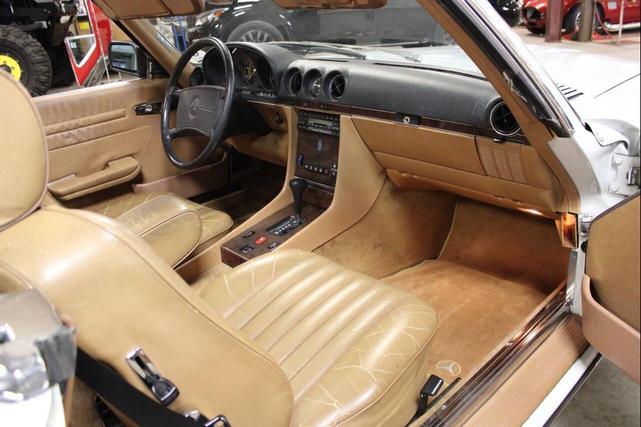 Photo of 1989 White Mercedes-Benz S-Class