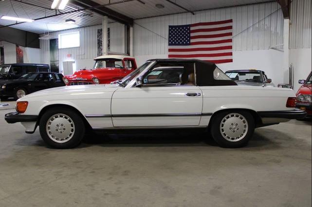 Photo of 1989 White Mercedes-Benz S-Class