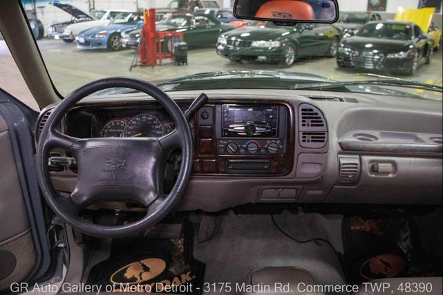 Photo of 1996 Gray Chevrolet Tahoe