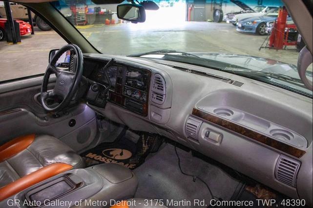 Photo of 1996 Gray Chevrolet Tahoe