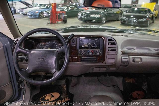 Photo of 1996 Gray Chevrolet Tahoe
