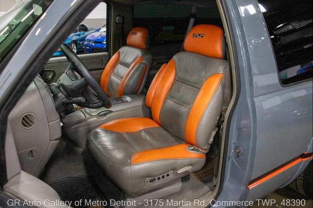 Photo of 1996 Gray Chevrolet Tahoe