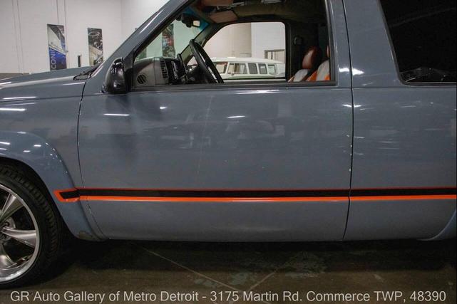 Photo of 1996 Gray Chevrolet Tahoe