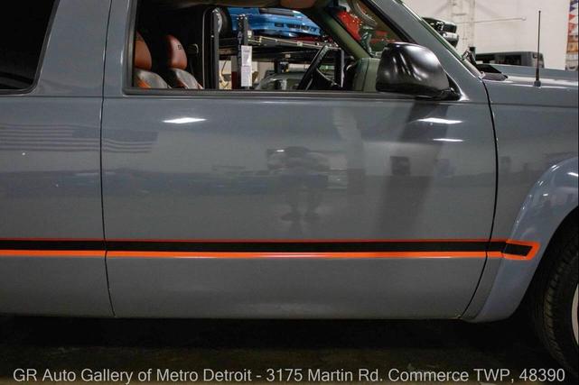 Photo of 1996 Gray Chevrolet Tahoe