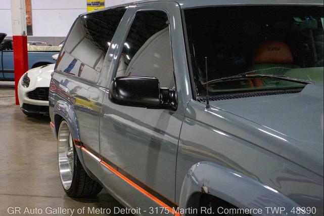 Photo of 1996 Gray Chevrolet Tahoe