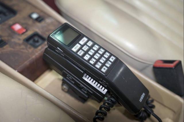 Photo of 1986 Red Mercedes-Benz S-Class