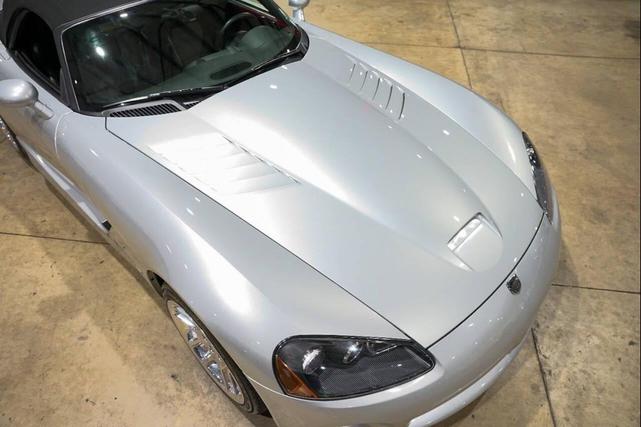 Photo of 2004 Silver Dodge Viper